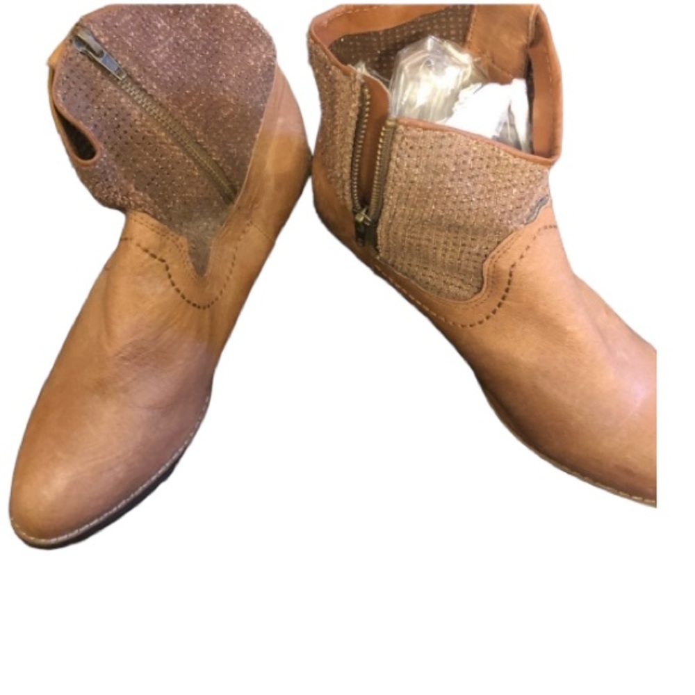 Steve Madden size 9.5 Tan Leather Heeled Ankle Booties NWT